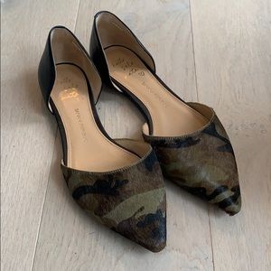 Banana Republic Flats in camo pony & black leather